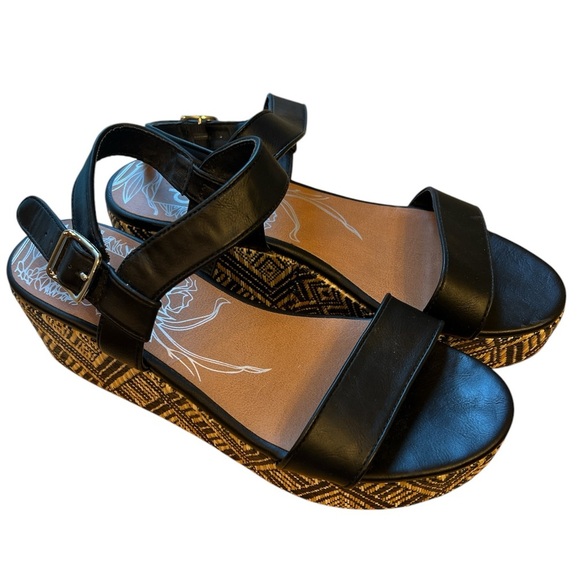 Dolce Vita Shoes - Dolce Vita Brynn Wedge Sandal Size 9.5 Women